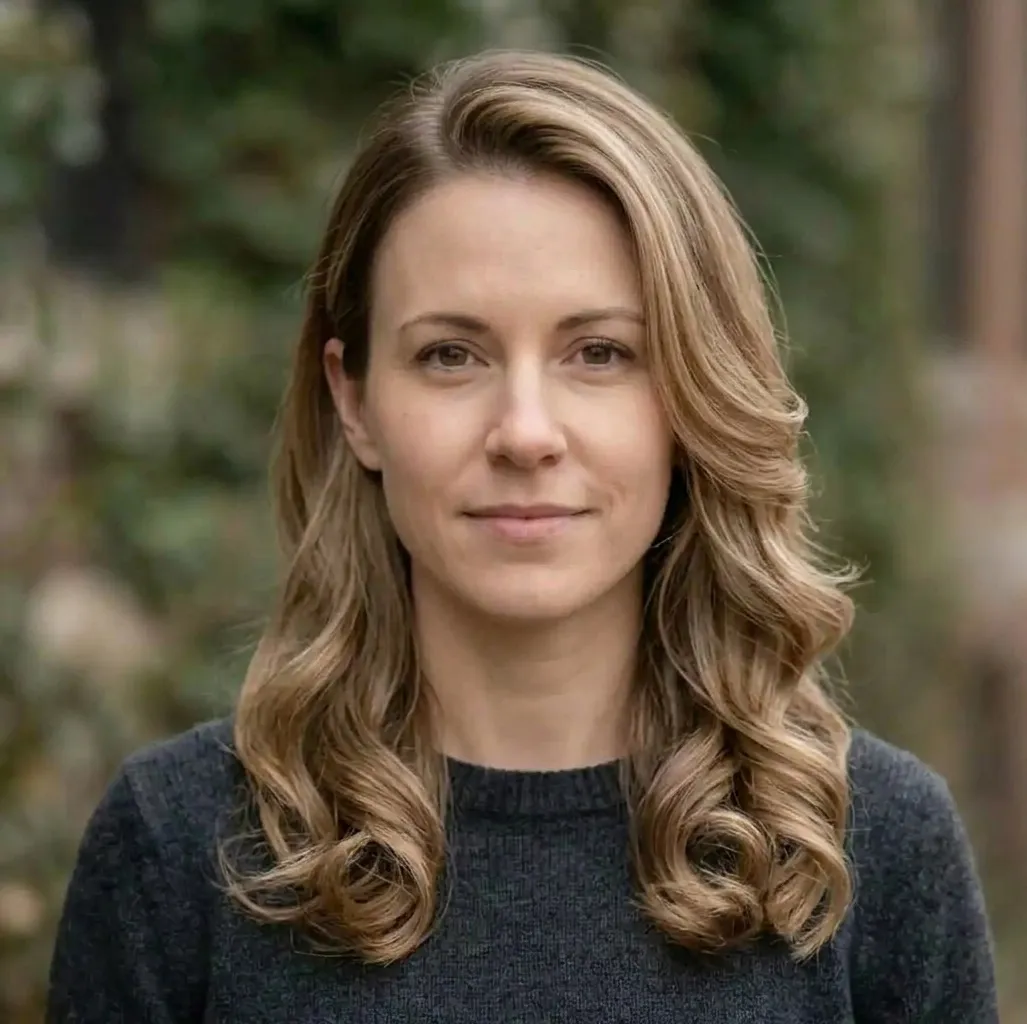 Swept Shoulder Waves hairstyle for Women
