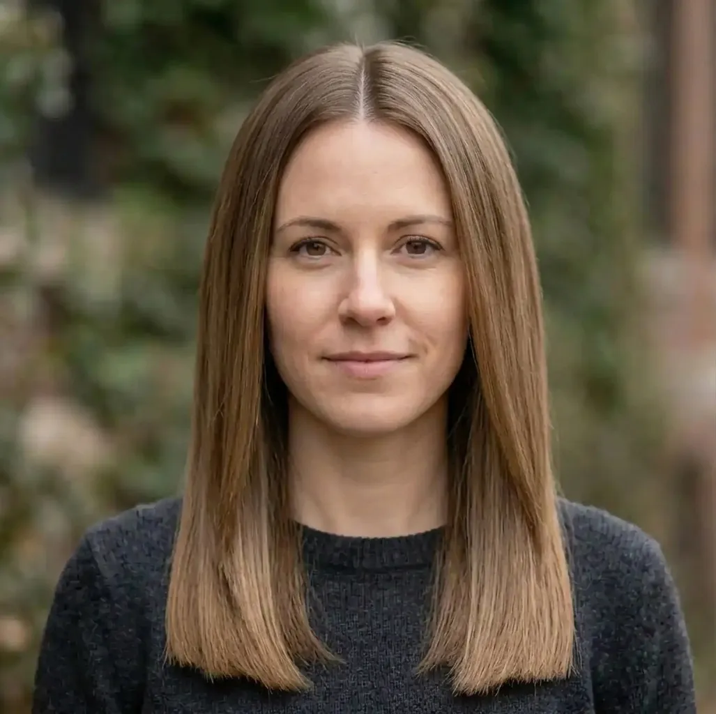 Glass Straight Mane hairstyle for Women