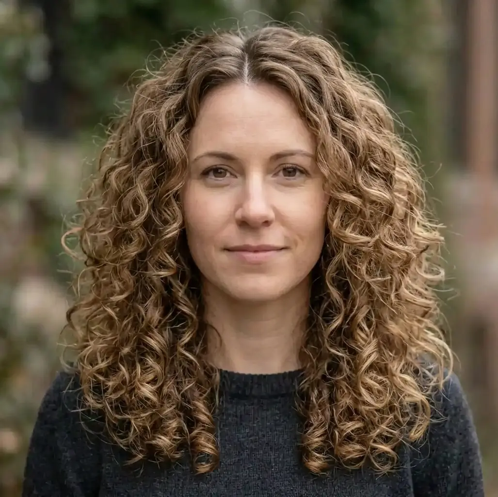 Symmetric Ringlet Mane hairstyle for Women