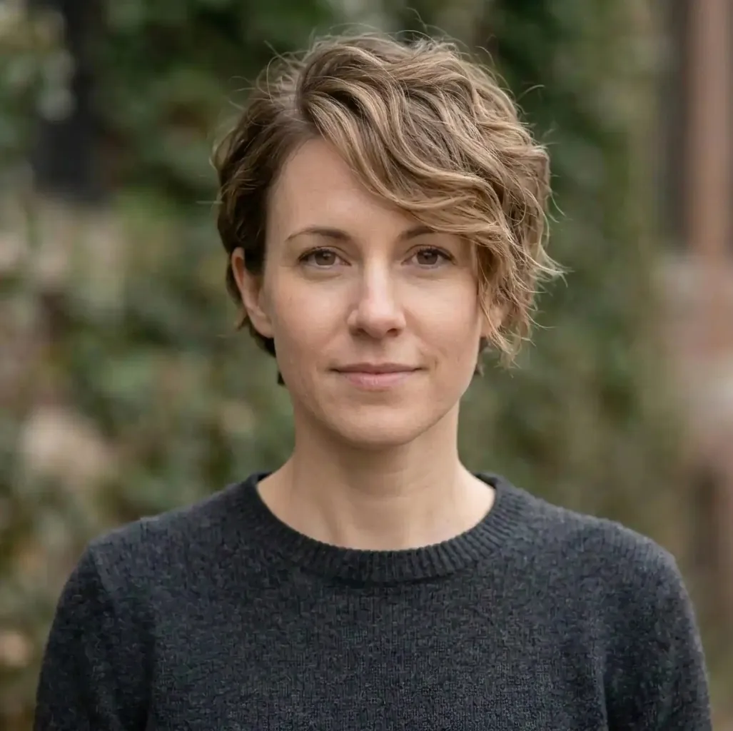 Wavy Pinned Crop hairstyle for Women
